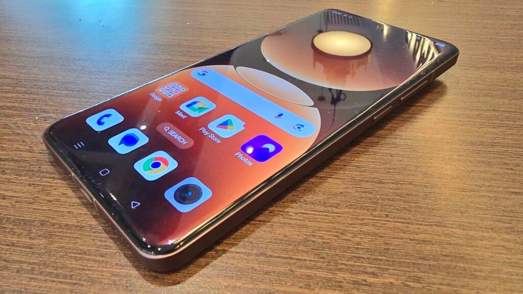 Flagship Camera with 3X Periscope Zoom